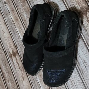 BOC Born Concepts Twilight Metallic Blue Clogs size 9